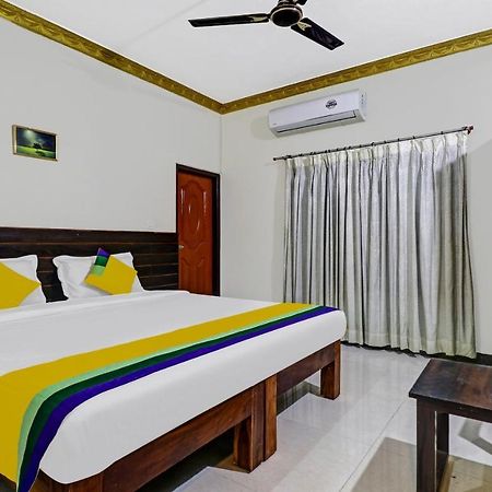 Lee Comfort Kushālnagar Buitenkant foto