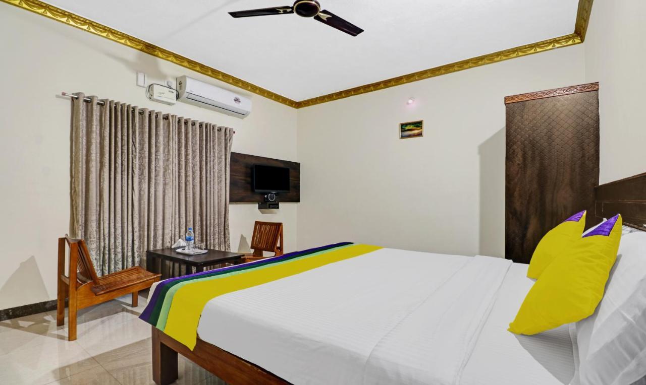 Lee Comfort Kushālnagar Buitenkant foto
