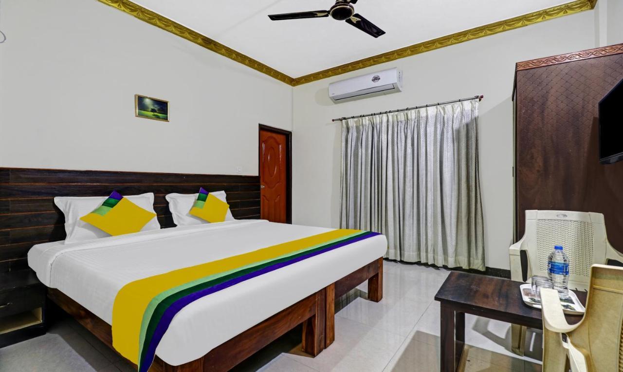 Lee Comfort Kushālnagar Buitenkant foto