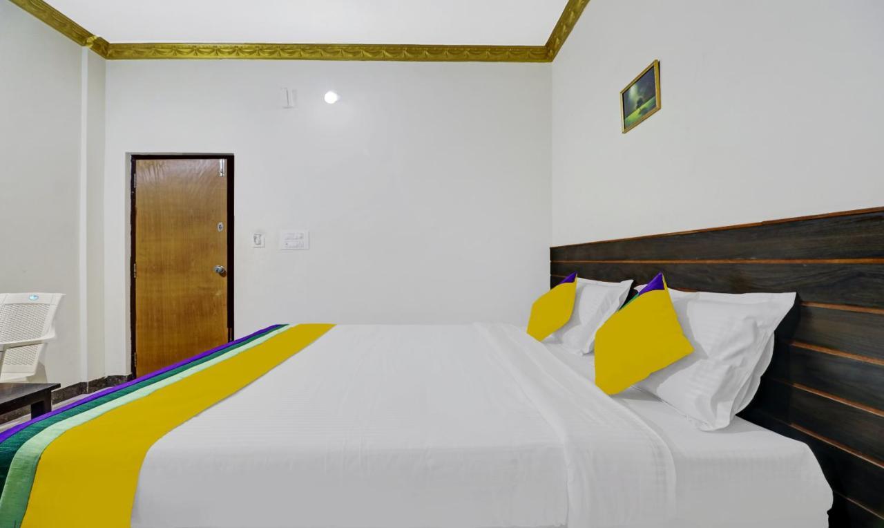 Lee Comfort Kushālnagar Buitenkant foto