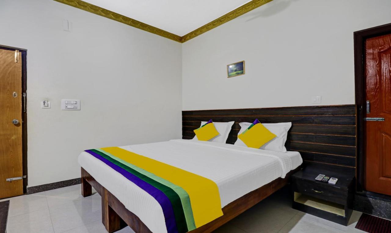Lee Comfort Kushālnagar Buitenkant foto