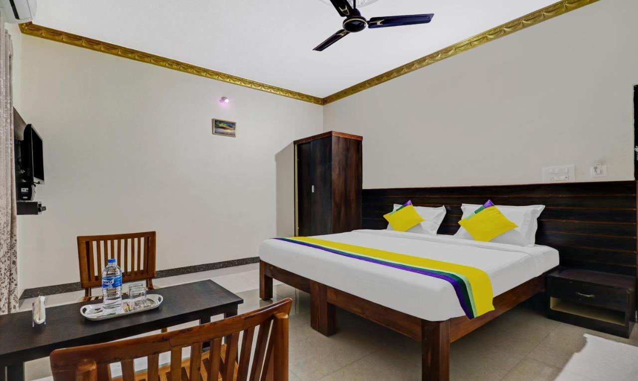 Lee Comfort Kushālnagar Buitenkant foto