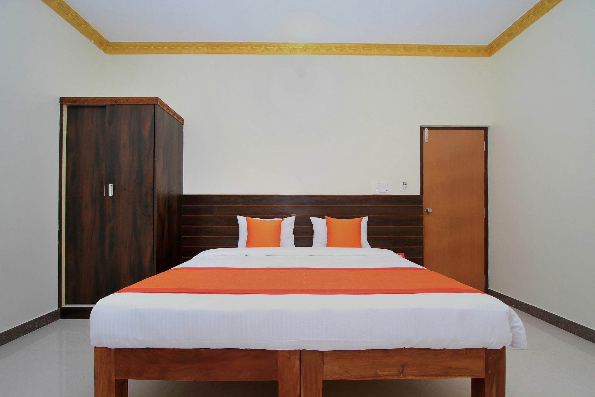 Lee Comfort Kushālnagar Buitenkant foto